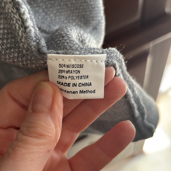 Large gray print open front cardigan NWT very soft - Picture 5 of 6